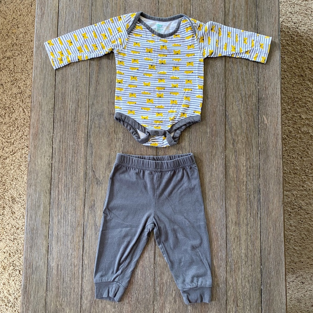 4/$20 Disney Baby Winnie The Pooh baby outfit